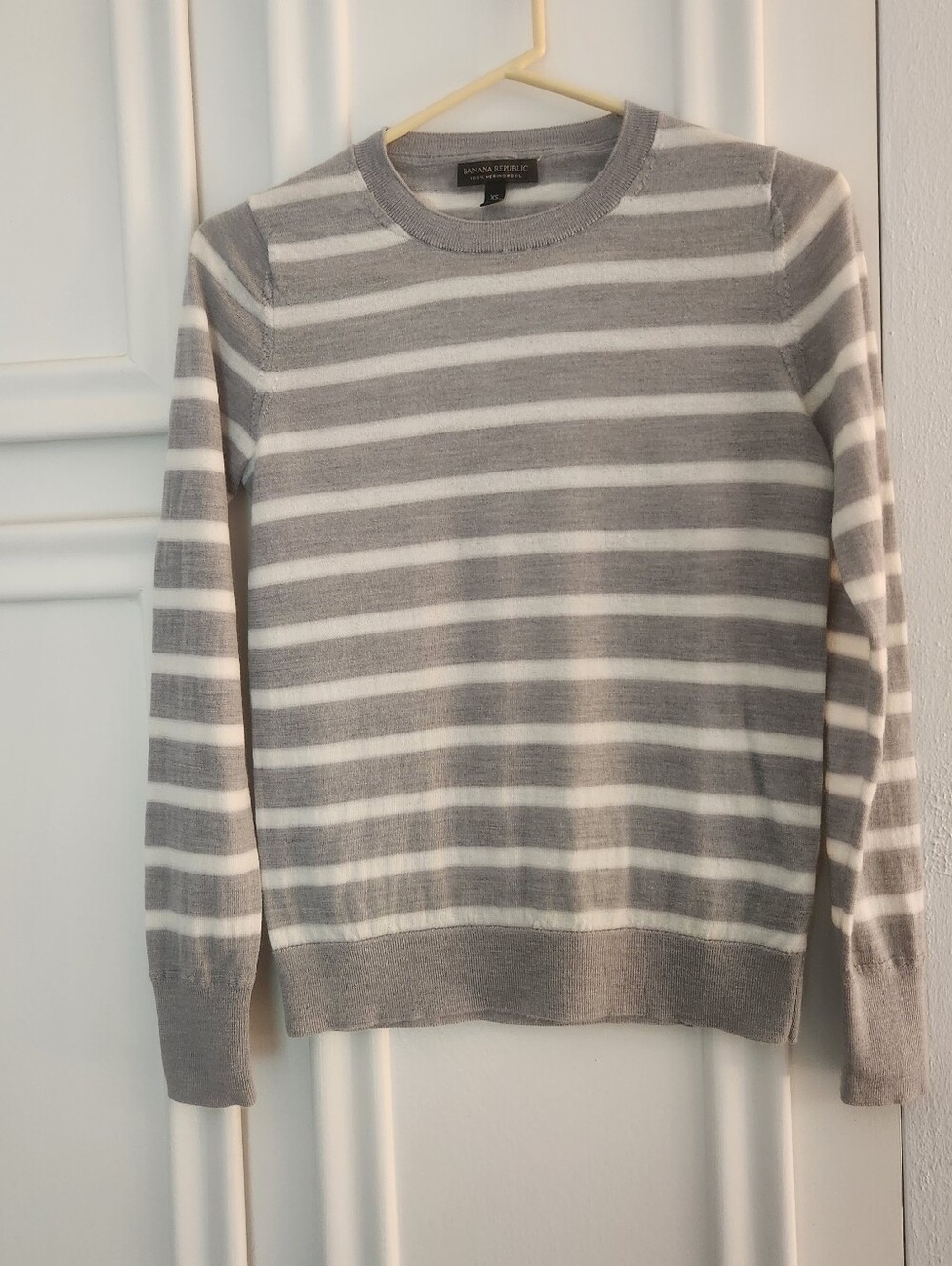 Banana Republic 100% Merino Wool Grey And White Stripe Size Womens XS